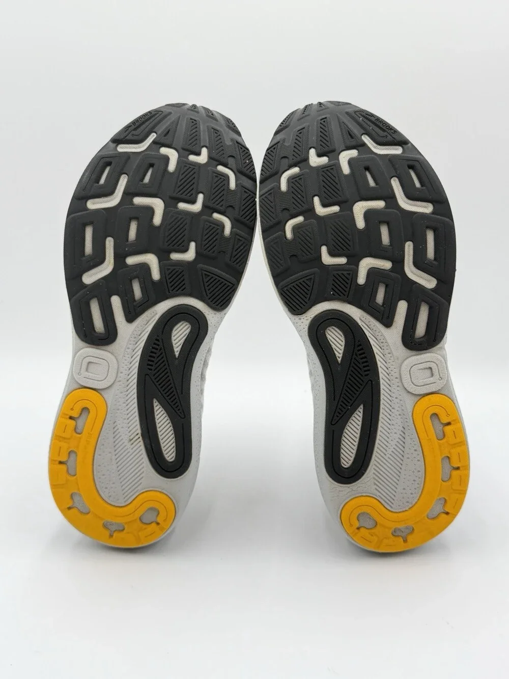 Brooks Adrenaline GTS 24 Men's Size 10 2E  Alloy/White/Gold Fusion Low Top